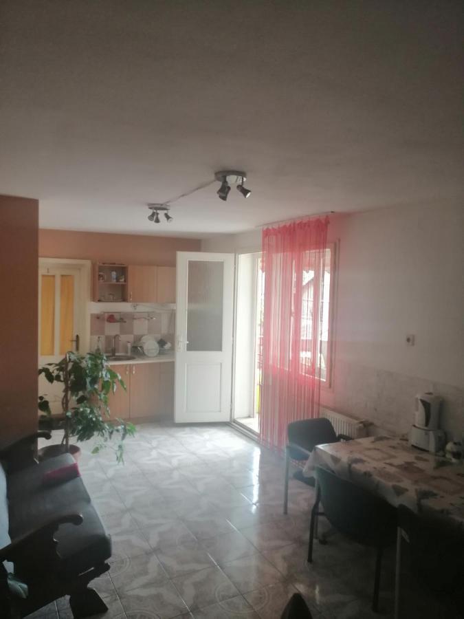 Helga House Hostel Turda Bagian luar foto