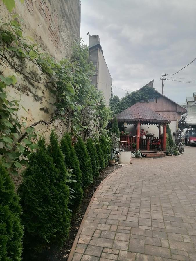 Helga House Hostel Turda Bagian luar foto