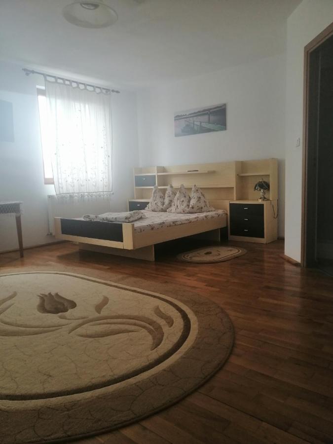 Helga House Hostel Turda Bagian luar foto