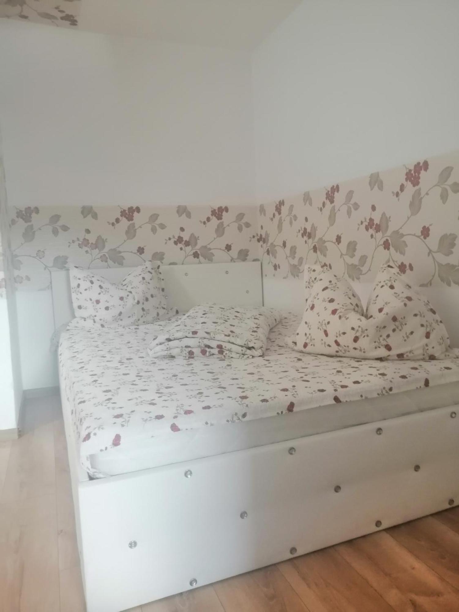 Helga House Hostel Turda Bagian luar foto