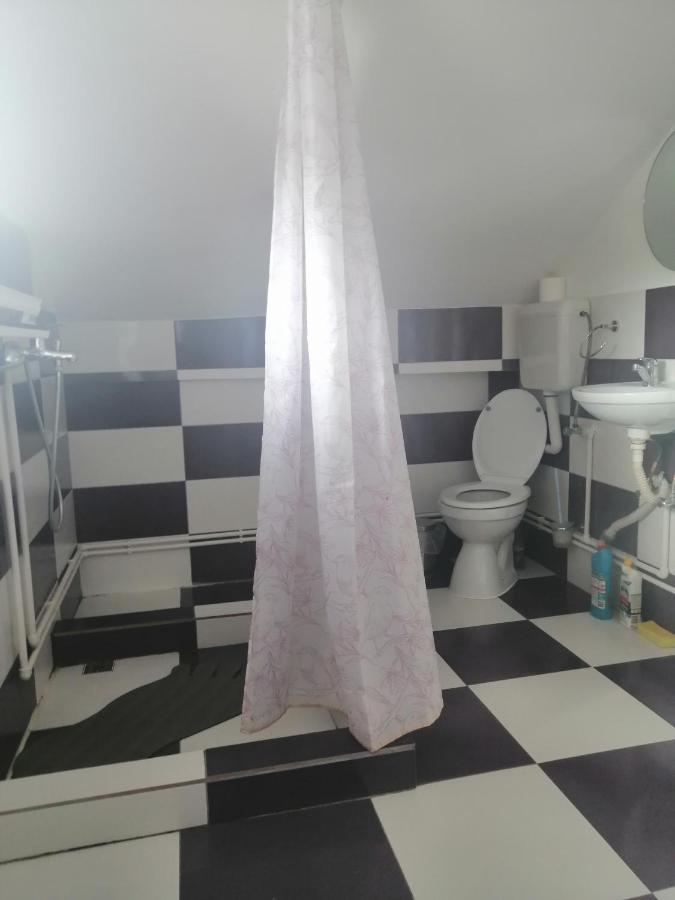 Helga House Hostel Turda Bagian luar foto