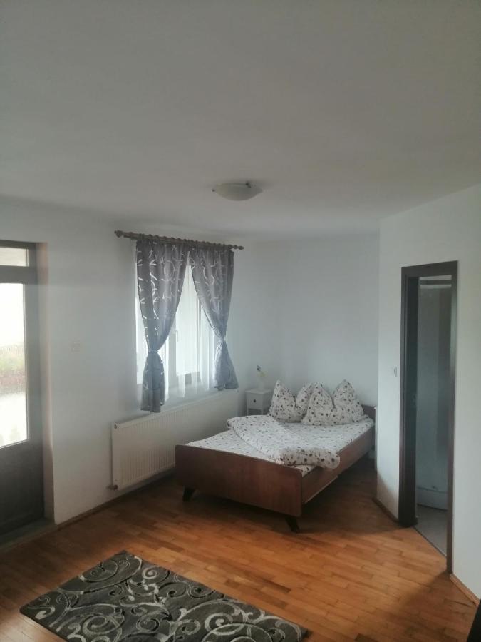 Helga House Hostel Turda Bagian luar foto
