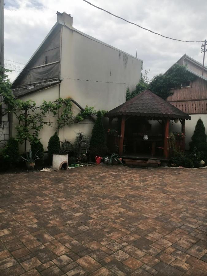 Helga House Hostel Turda Bagian luar foto