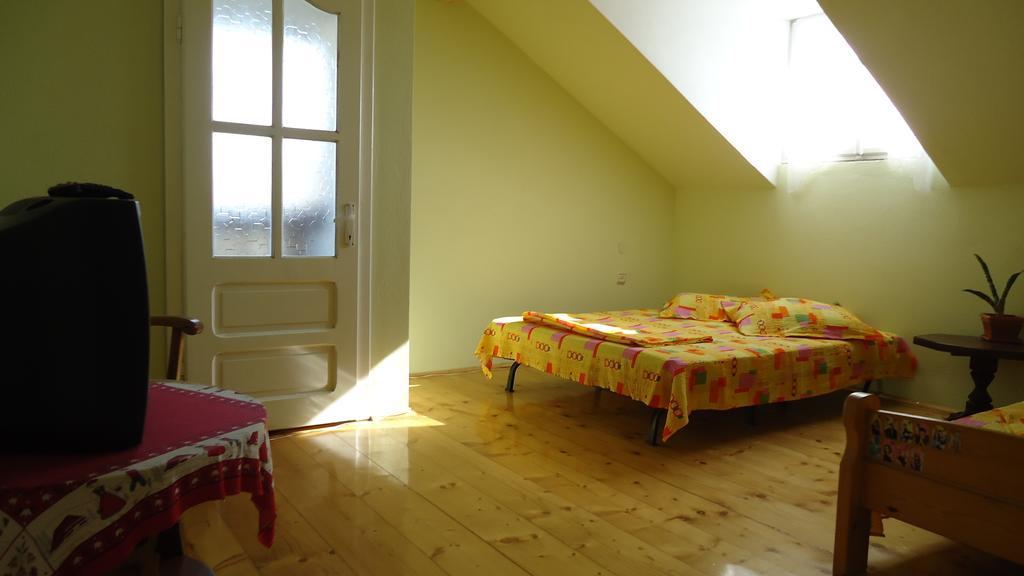 Helga House Hostel Turda Ruang foto
