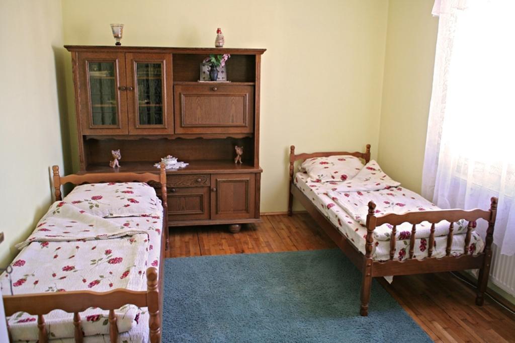 Helga House Hostel Turda Ruang foto