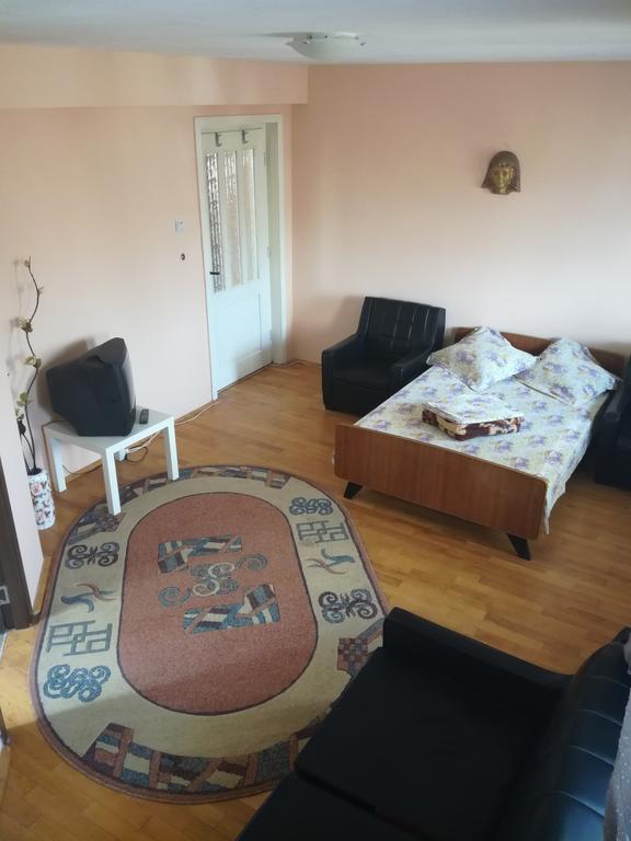 Helga House Hostel Turda Bagian luar foto